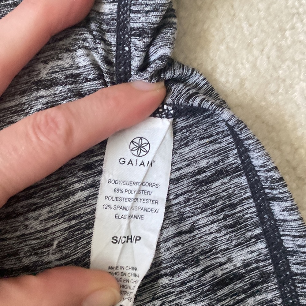 GAIAM Reversible Capris - Picture 7 of 8